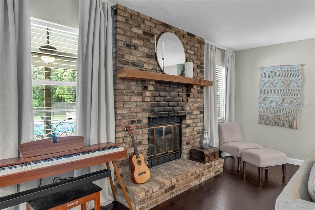 Activo con contrato: $599,990 (4 camas, 2 baños, 2000 Pies cuadrados)