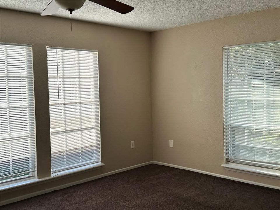 出租: $1,550 (2 贝兹, 2 浴室, 1402 平方英尺)