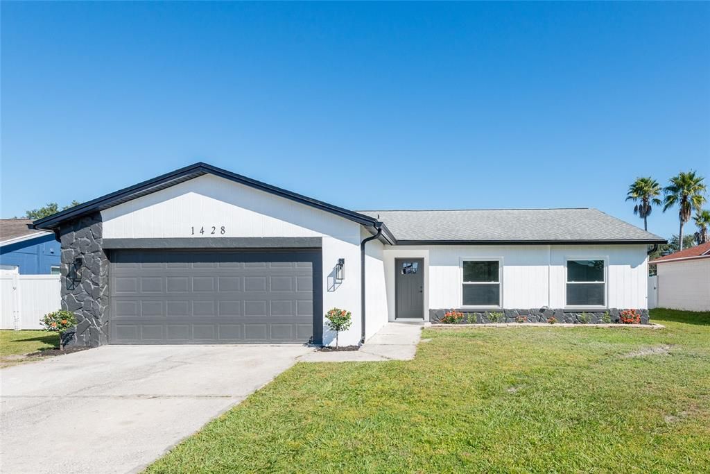 Recently Sold: $372,000 (4 beds, 2 baths, 1552 Square Feet)