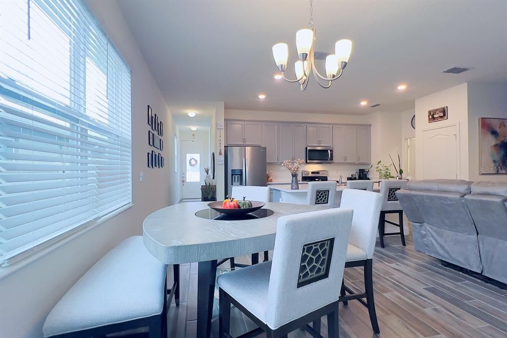 出租: $2,600 (4 贝兹, 2 浴室, 1656 平方英尺)