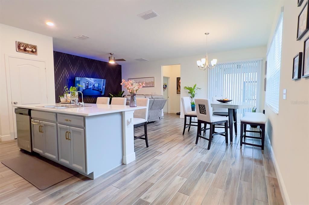 出租: $2,600 (4 贝兹, 2 浴室, 1656 平方英尺)