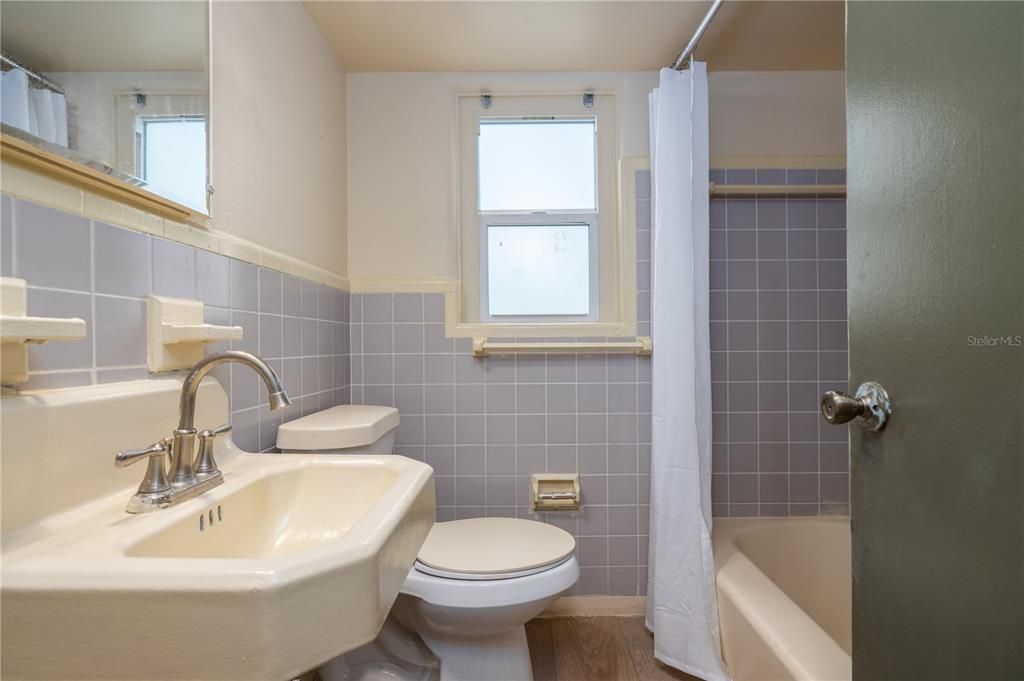 待售: $385,000 (3 贝兹, 0 浴室, 1402 平方英尺)