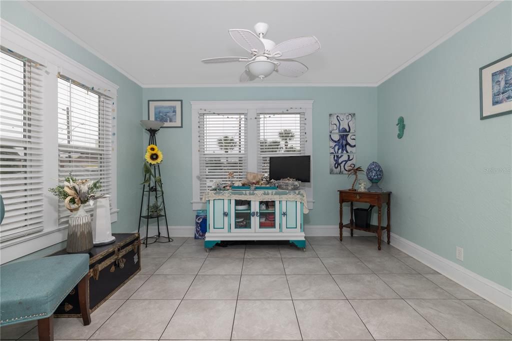 待售: $385,000 (3 贝兹, 0 浴室, 1402 平方英尺)