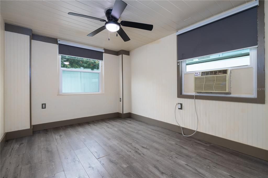 待售: $385,000 (3 贝兹, 0 浴室, 1402 平方英尺)