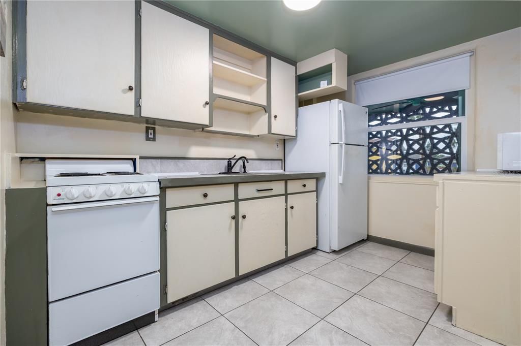 待售: $385,000 (3 贝兹, 0 浴室, 1402 平方英尺)