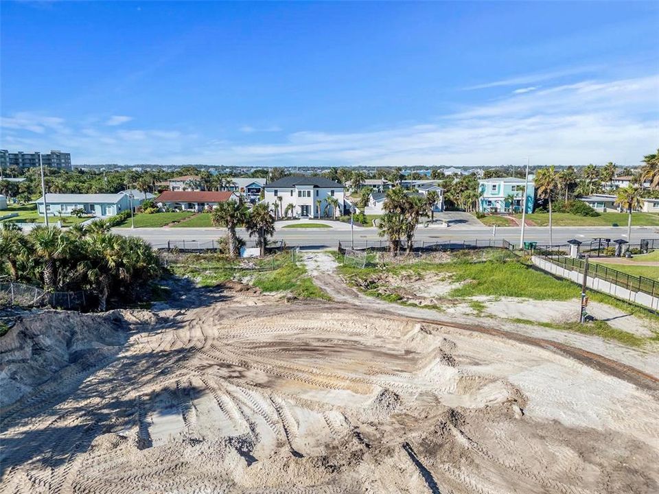 На продажу: $3,800,000 (1.30 acres)