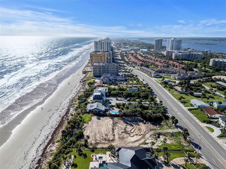 На продажу: $3,800,000 (1.30 acres)