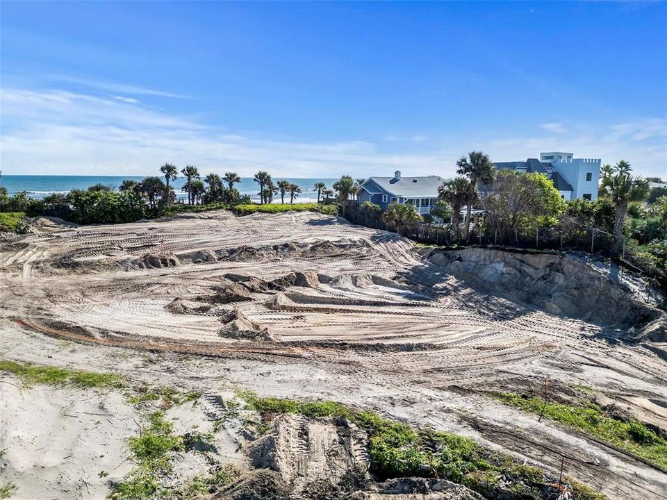 На продажу: $3,800,000 (1.30 acres)