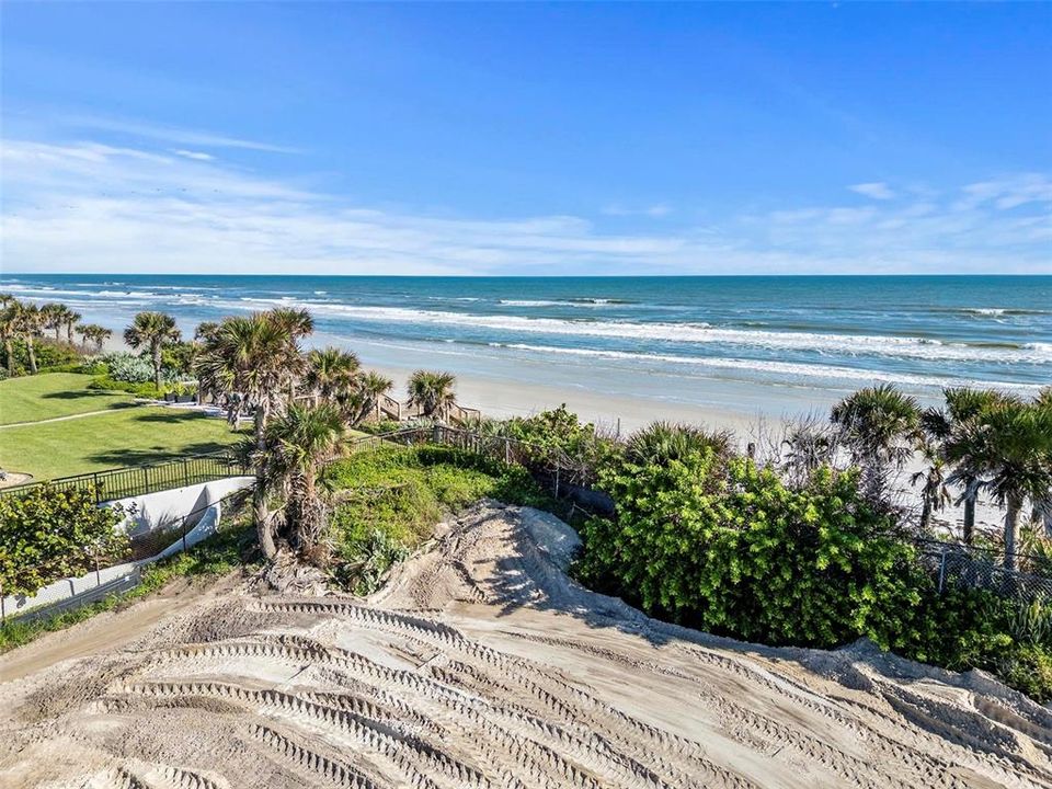 На продажу: $3,800,000 (1.30 acres)