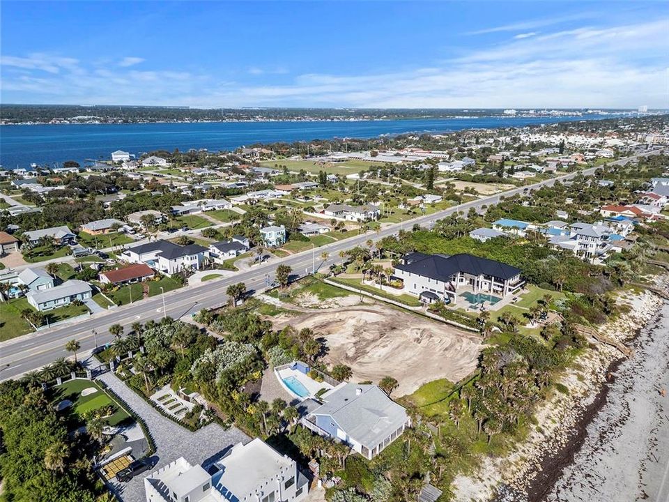 На продажу: $3,800,000 (1.30 acres)