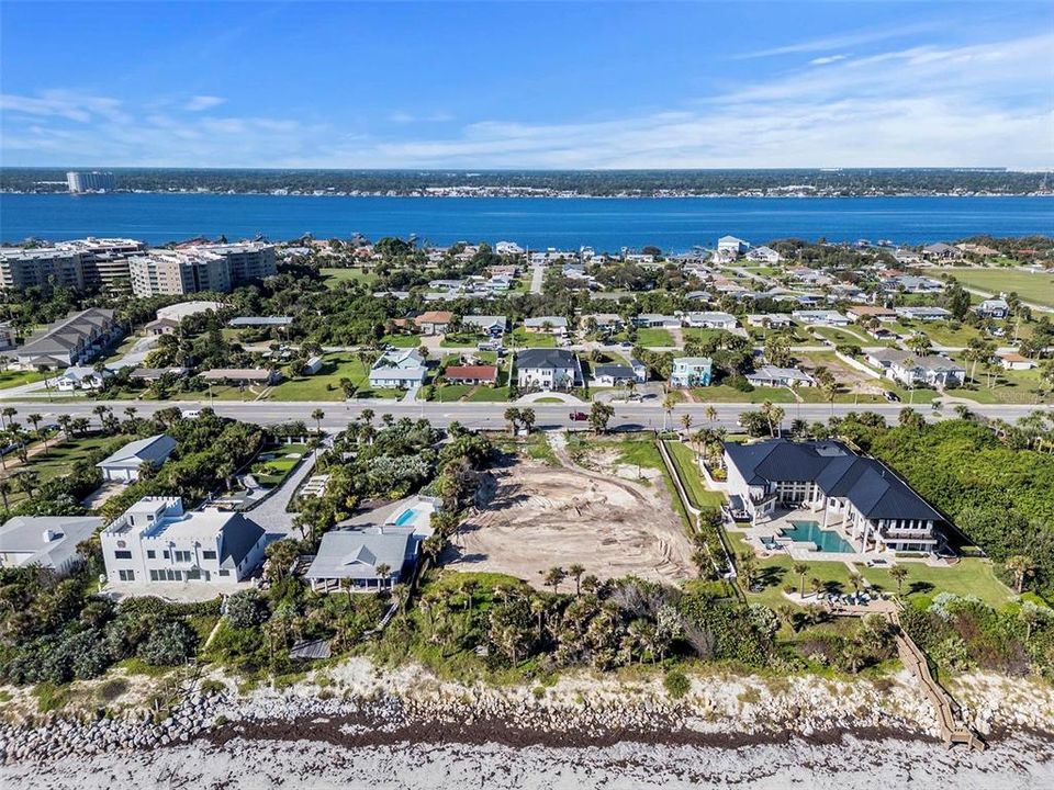 На продажу: $3,800,000 (1.30 acres)