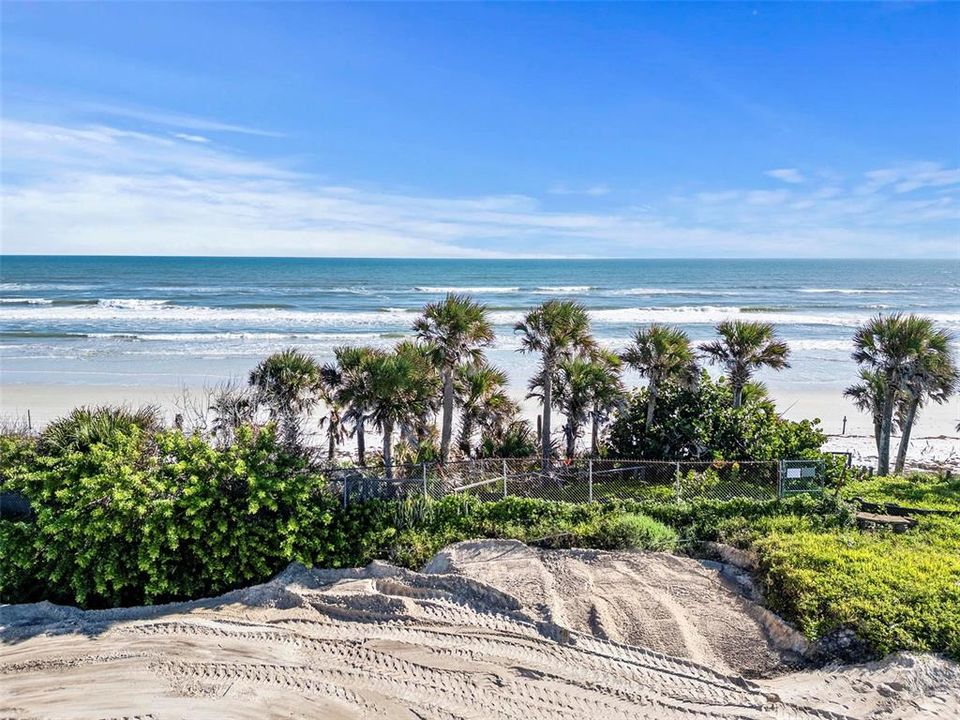 На продажу: $3,800,000 (1.30 acres)