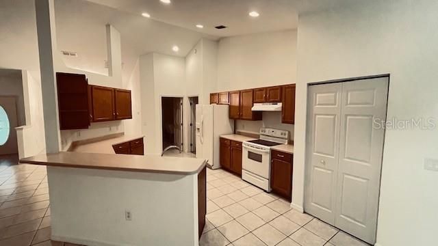 For Rent: $2,000 (3 beds, 2 baths, 2421 Square Feet)