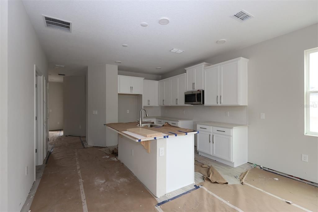 合同活跃: $364,990 (3 贝兹, 2 浴室, 1835 平方英尺)