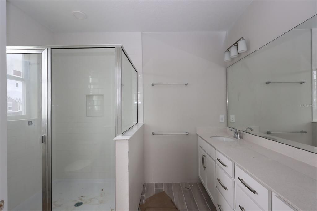 合同活跃: $364,990 (3 贝兹, 2 浴室, 1835 平方英尺)