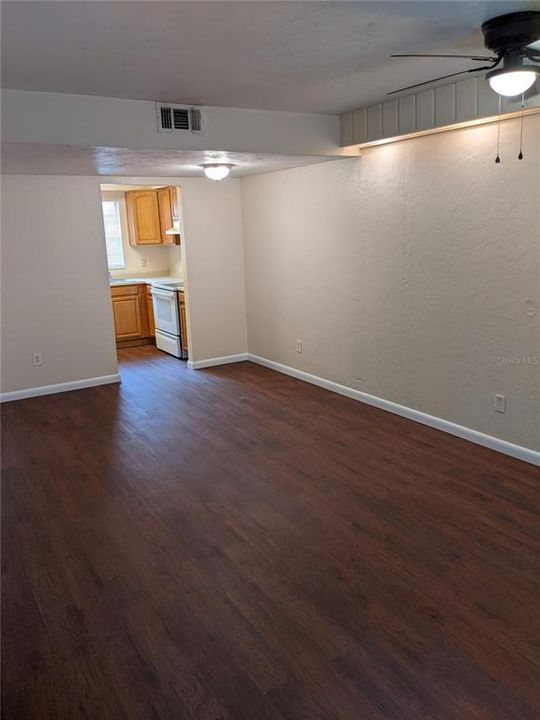 For Rent: $1,150 (2 beds, 1 baths, 960 Square Feet)