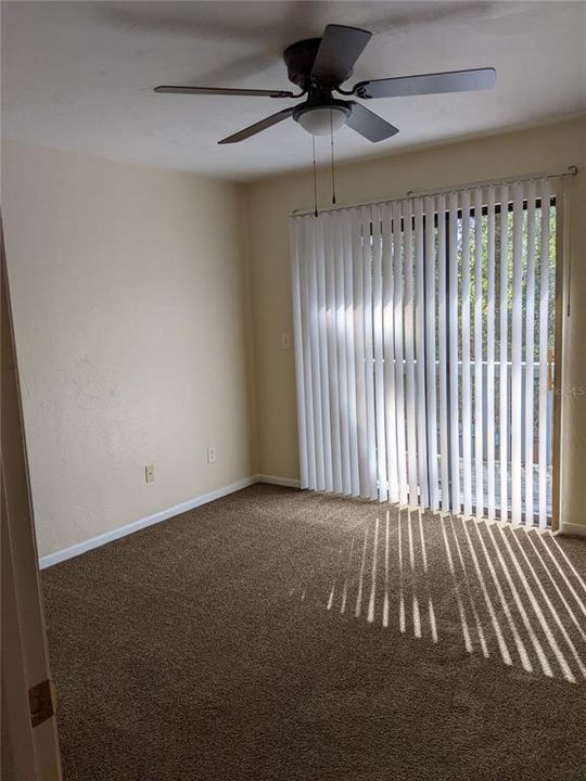 For Rent: $1,150 (2 beds, 1 baths, 960 Square Feet)