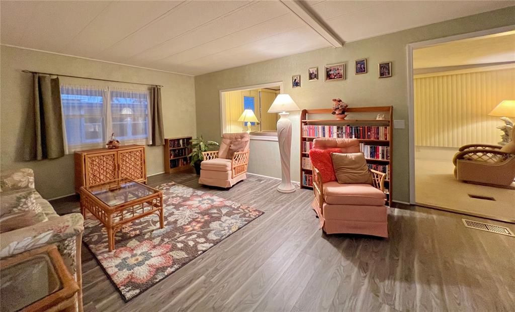 For Sale: $169,900 (2 beds, 2 baths, 1208 Square Feet)