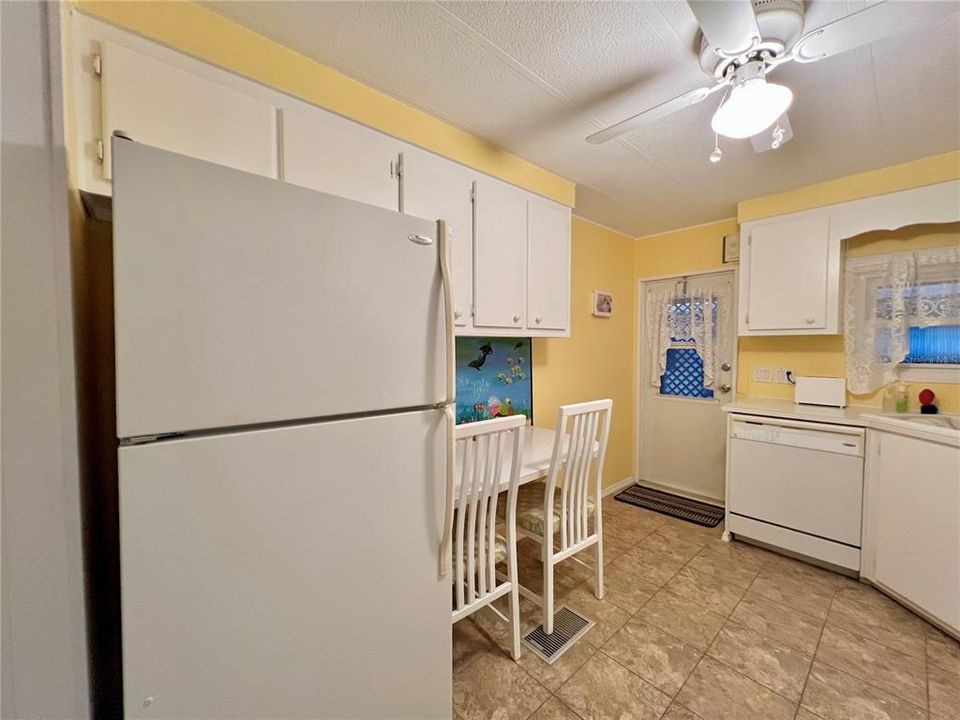 For Sale: $169,900 (2 beds, 2 baths, 1208 Square Feet)