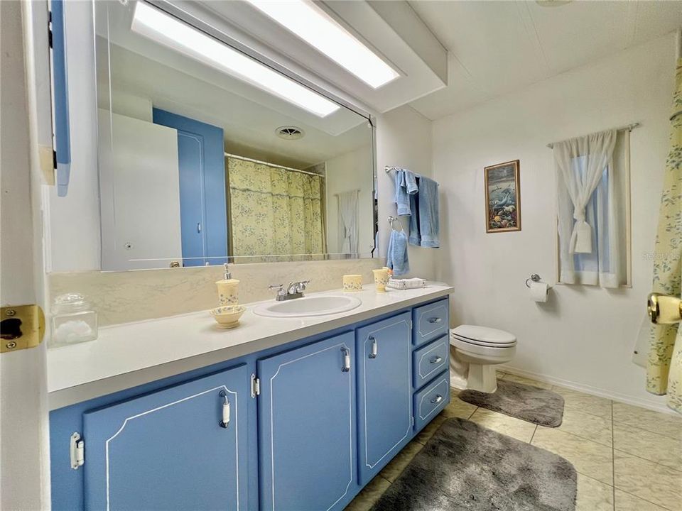 For Sale: $169,900 (2 beds, 2 baths, 1208 Square Feet)