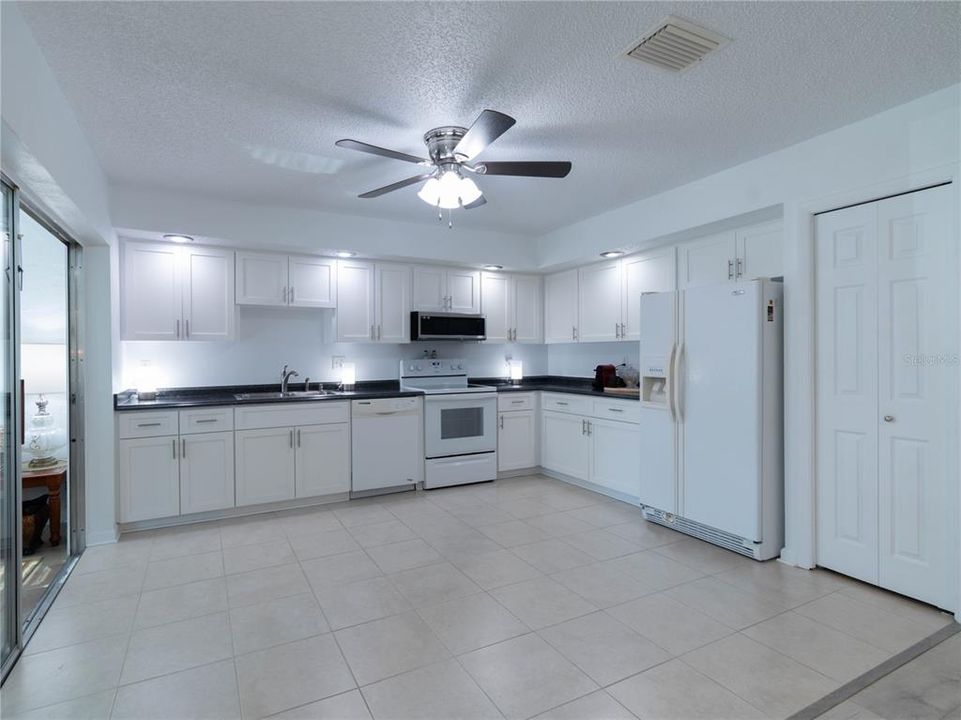 For Sale: $340,000 (2 beds, 2 baths, 1310 Square Feet)