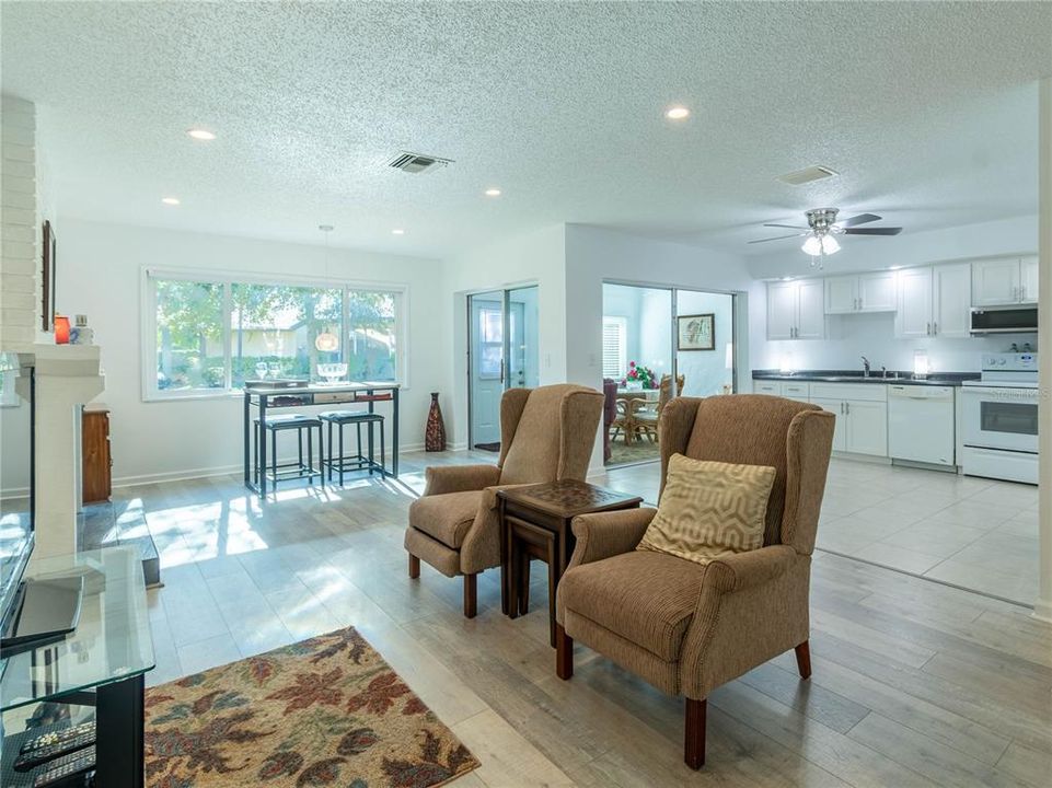 For Sale: $340,000 (2 beds, 2 baths, 1310 Square Feet)