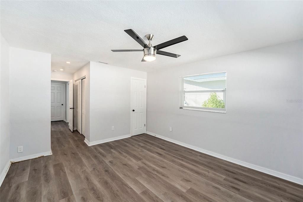 合同活跃: $350,000 (3 贝兹, 3 浴室, 1448 平方英尺)