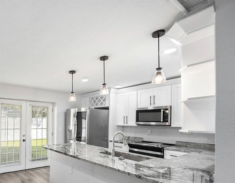 合同活跃: $350,000 (3 贝兹, 3 浴室, 1448 平方英尺)