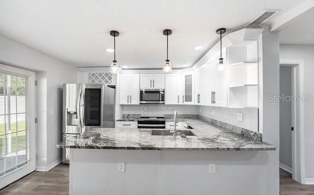 合同活跃: $350,000 (3 贝兹, 3 浴室, 1448 平方英尺)