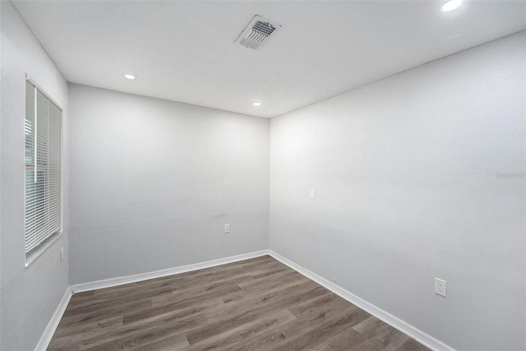 合同活跃: $350,000 (3 贝兹, 3 浴室, 1448 平方英尺)