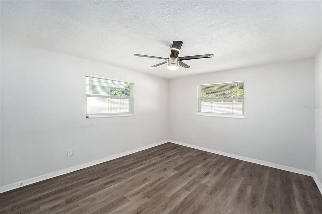 合同活跃: $350,000 (3 贝兹, 3 浴室, 1448 平方英尺)