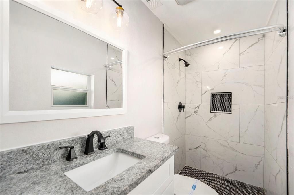 合同活跃: $350,000 (3 贝兹, 3 浴室, 1448 平方英尺)