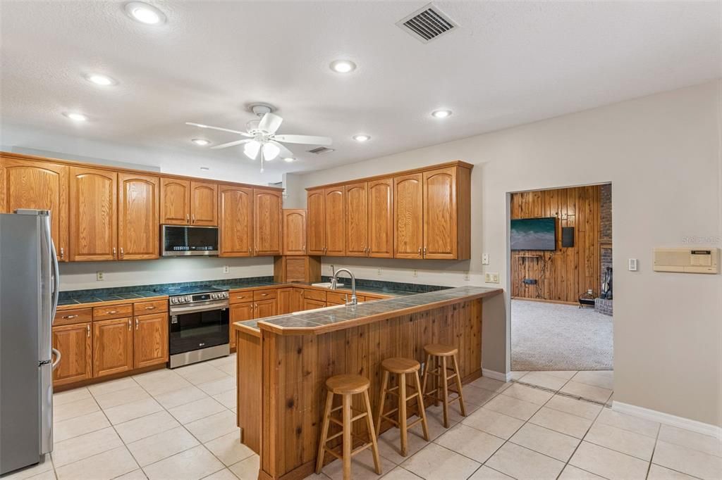 Active With Contract: $1,490,000 (4 beds, 3 baths, 3583 Square Feet)