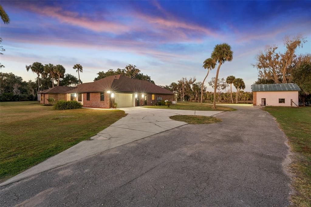 Active With Contract: $1,490,000 (4 beds, 3 baths, 3583 Square Feet)
