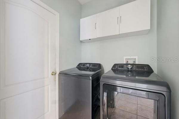 For Sale: $400,000 (4 beds, 2 baths, 1960 Square Feet)