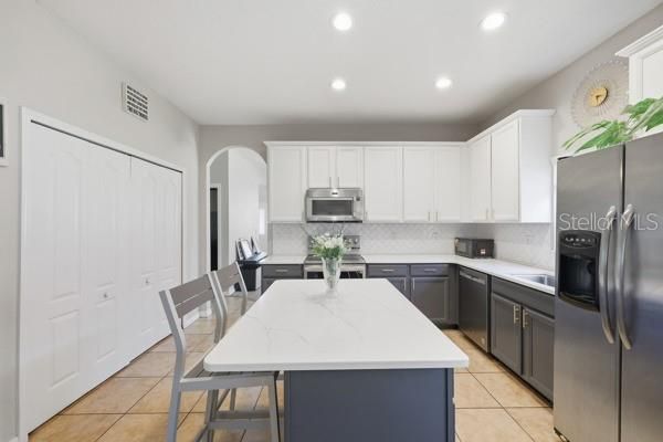 For Sale: $400,000 (4 beds, 2 baths, 1960 Square Feet)