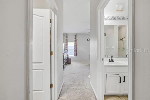 For Sale: $400,000 (4 beds, 2 baths, 1960 Square Feet)