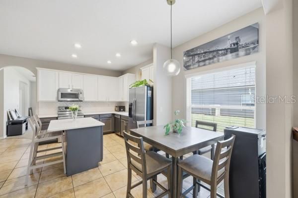 For Sale: $400,000 (4 beds, 2 baths, 1960 Square Feet)