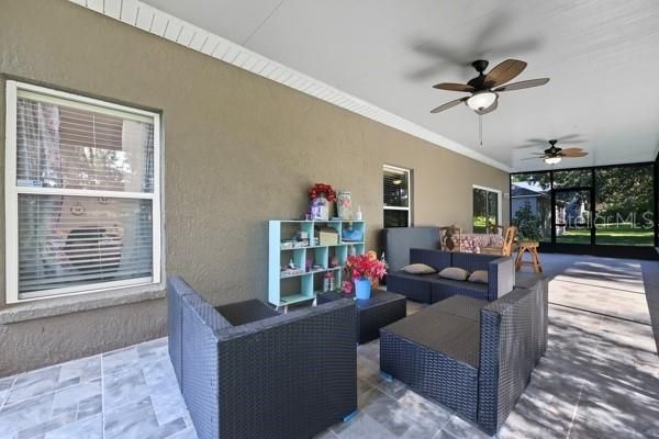 For Sale: $400,000 (4 beds, 2 baths, 1960 Square Feet)