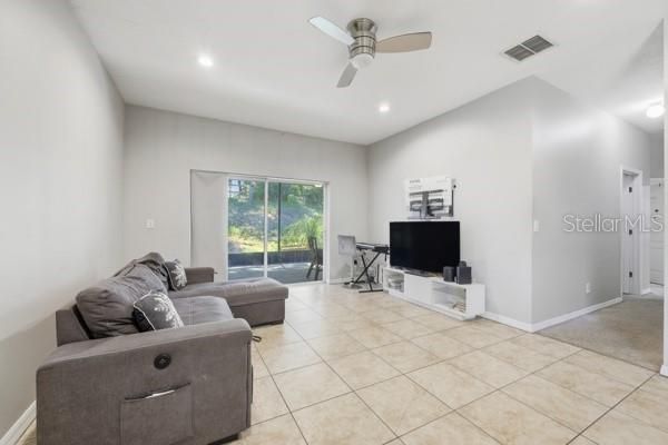 For Sale: $400,000 (4 beds, 2 baths, 1960 Square Feet)