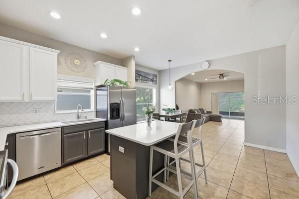 For Sale: $400,000 (4 beds, 2 baths, 1960 Square Feet)