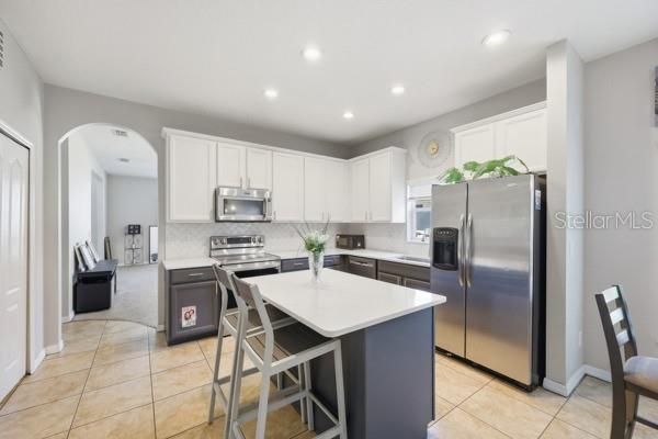 For Sale: $400,000 (4 beds, 2 baths, 1960 Square Feet)