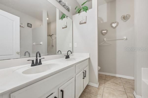 For Sale: $400,000 (4 beds, 2 baths, 1960 Square Feet)