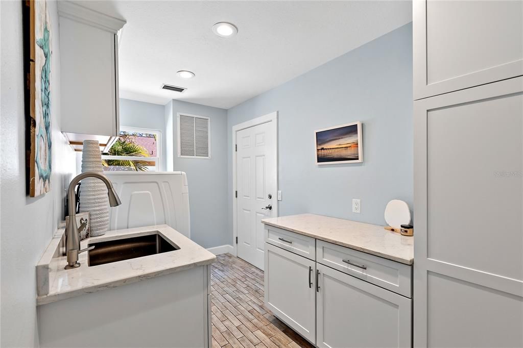 Active With Contract: $950,000 (3 beds, 2 baths, 2169 Square Feet)