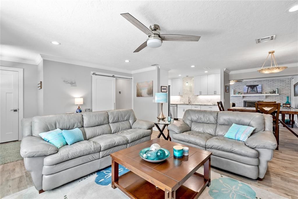 Active With Contract: $950,000 (3 beds, 2 baths, 2169 Square Feet)