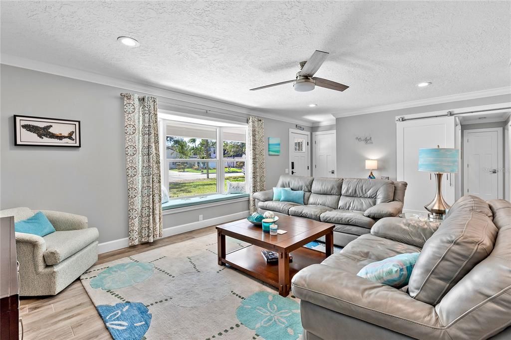 Active With Contract: $950,000 (3 beds, 2 baths, 2169 Square Feet)