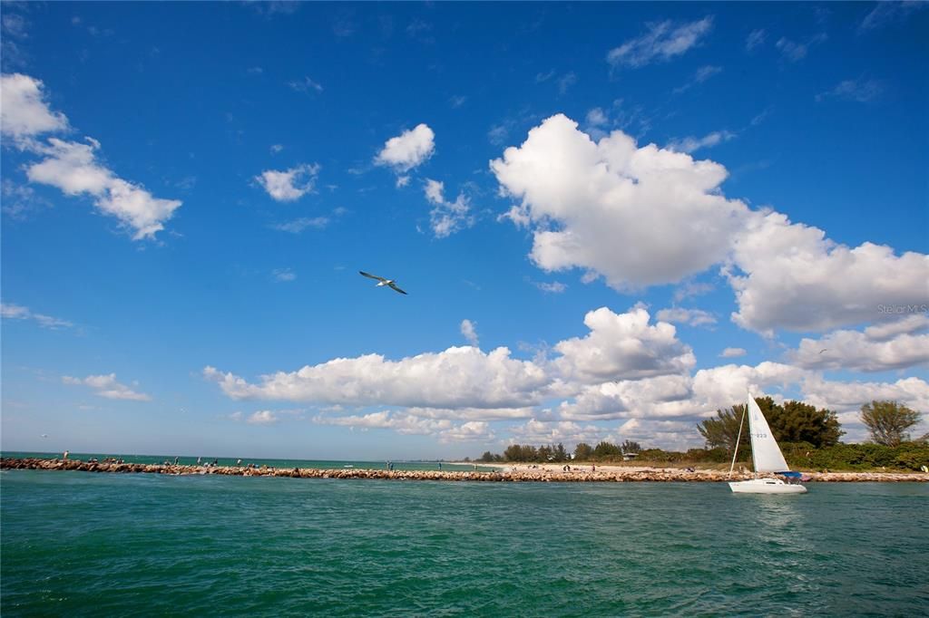 Active With Contract: $950,000 (3 beds, 2 baths, 2169 Square Feet)