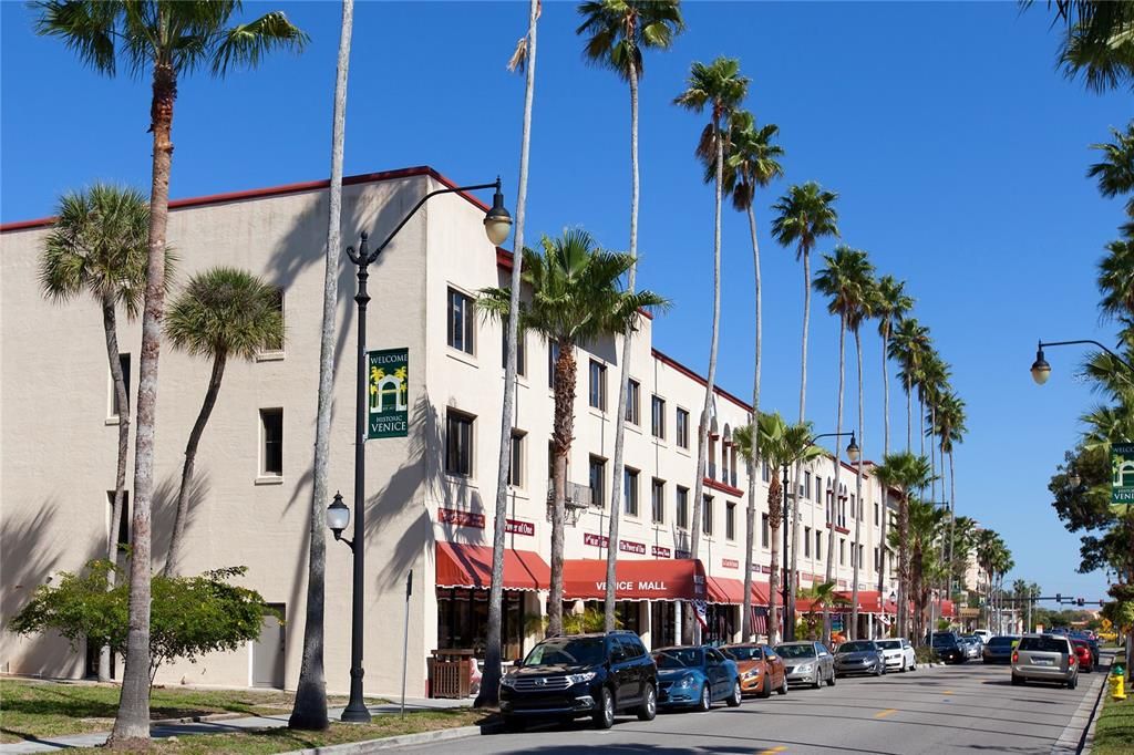 Active With Contract: $950,000 (3 beds, 2 baths, 2169 Square Feet)