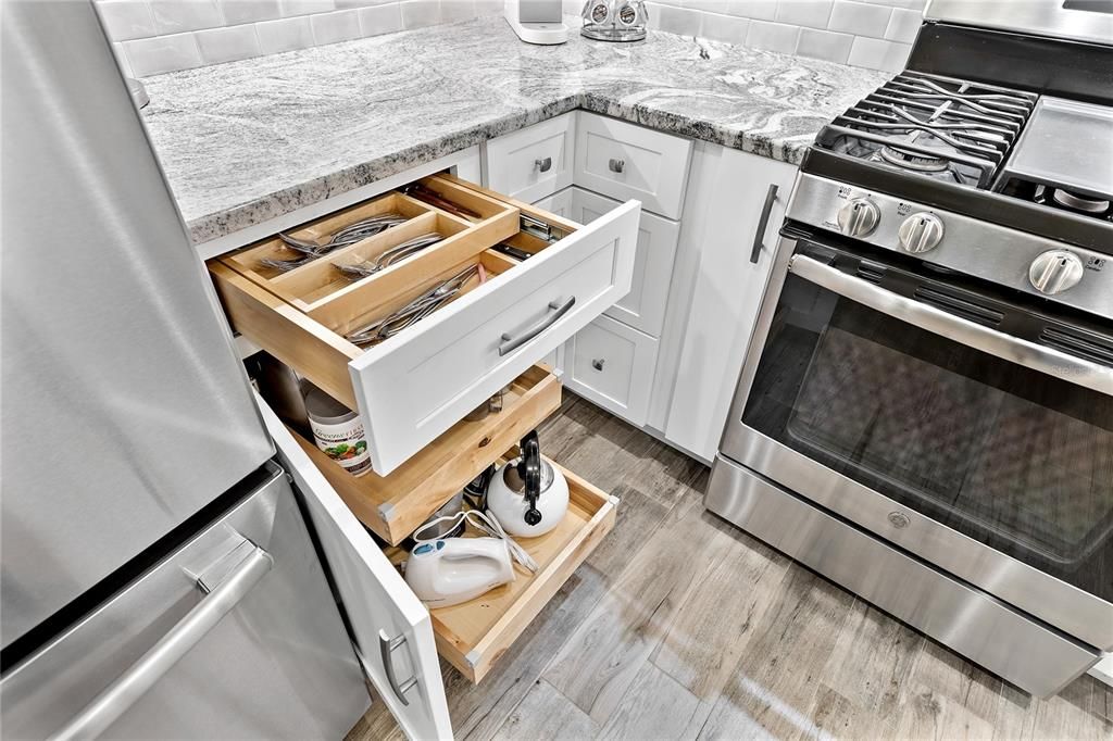 Active With Contract: $950,000 (3 beds, 2 baths, 2169 Square Feet)