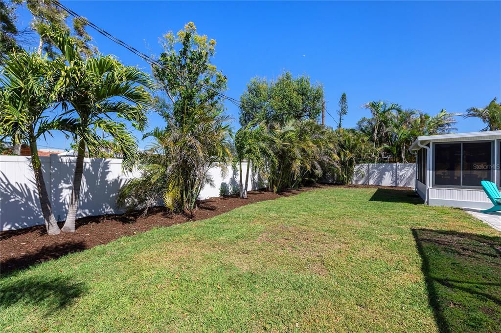 Active With Contract: $950,000 (3 beds, 2 baths, 2169 Square Feet)